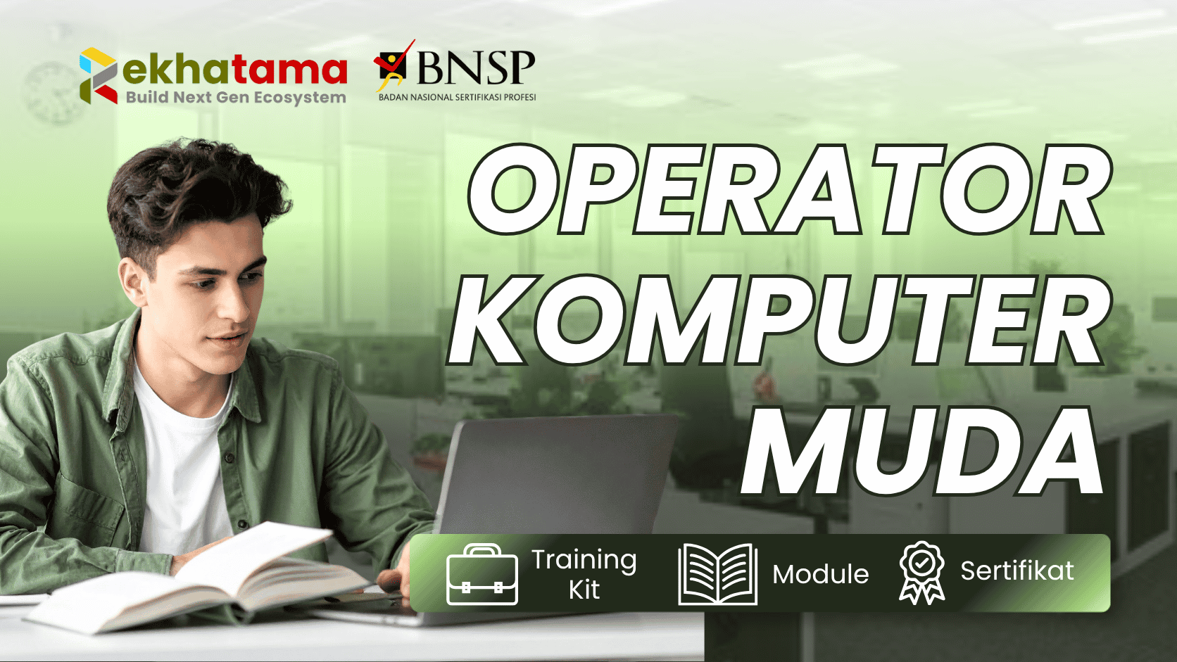 Operator-Komputer-Muda